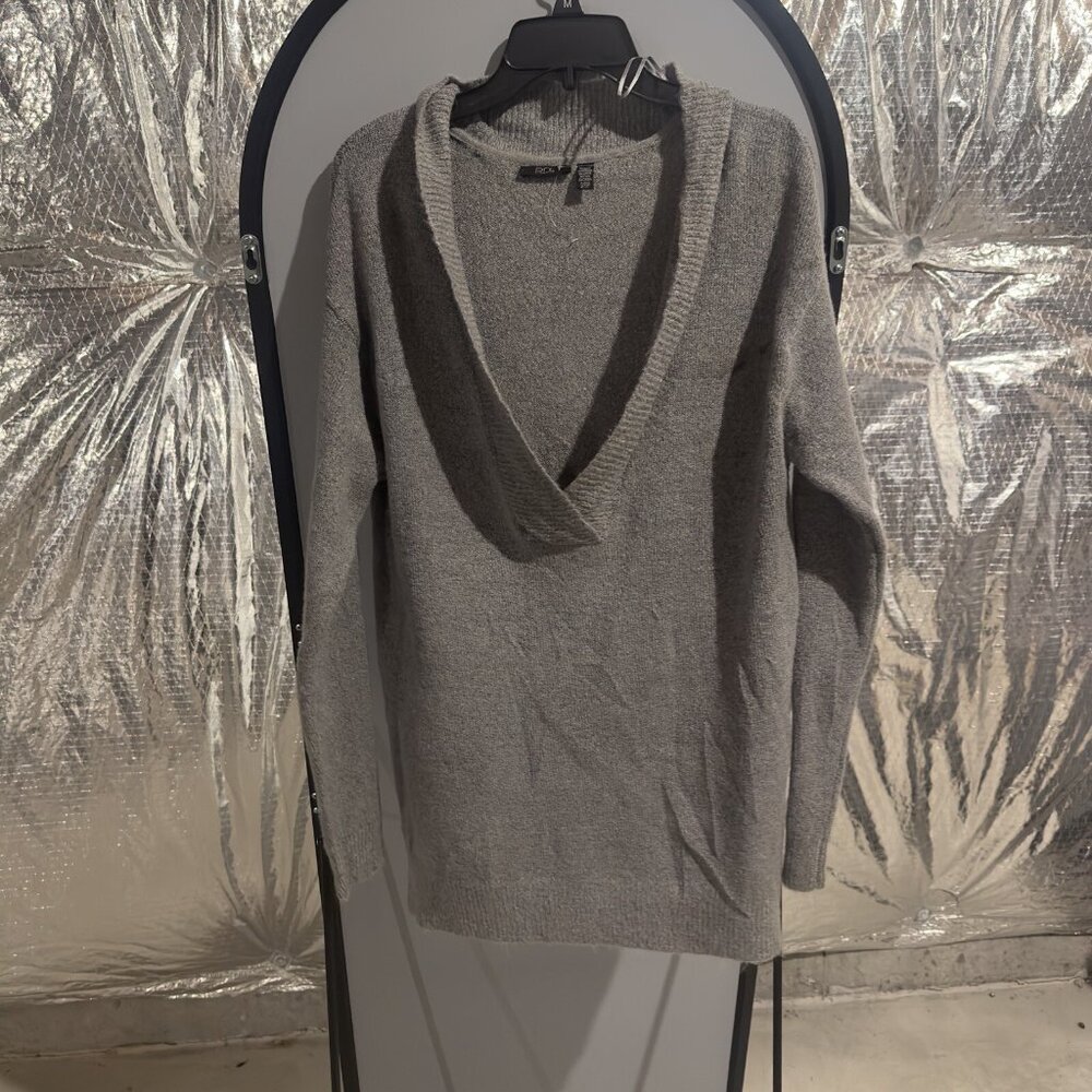RDI Women's Grey Sweater Small Deep V-Neck Long Sleeve Soft Knit Pullover Top
